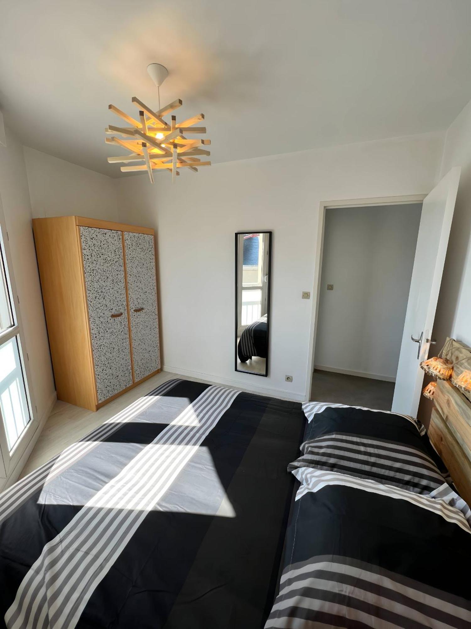 L'Univers - Wifi - Tram - Reve Au Mans Apartment เลอม็องส์ ภายนอก รูปภาพ